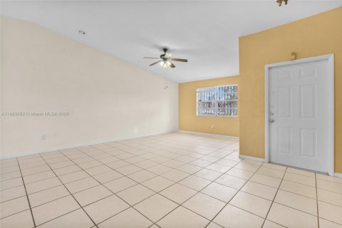 Casa en venta en Homestead, Florida, 3 dormitorios, 149.02 m2 № 1945687 - foto 4
