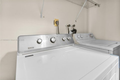 Casa en venta en Homestead, Florida, 3 dormitorios, 149.02 m2 № 1945687 - foto 19