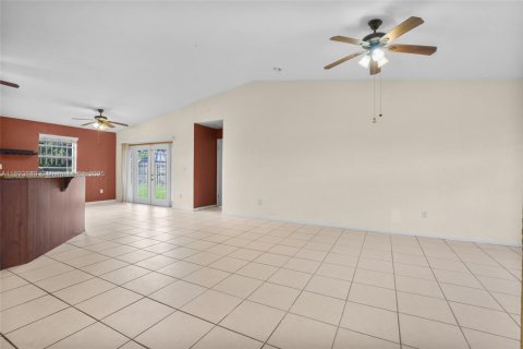 Casa en venta en Homestead, Florida, 3 dormitorios, 149.02 m2 № 1945687 - foto 3