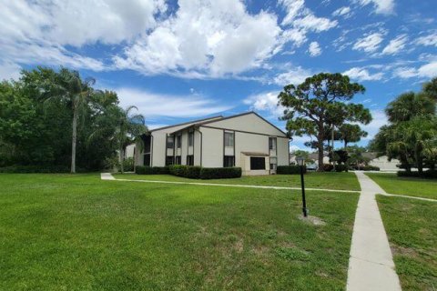 Condo in Palm City, Florida, 2 bedrooms  № 1221294 - photo 1