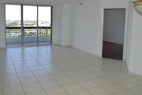 Condo in Aventura, Florida, 2 bedrooms  № 1838624 - photo 12