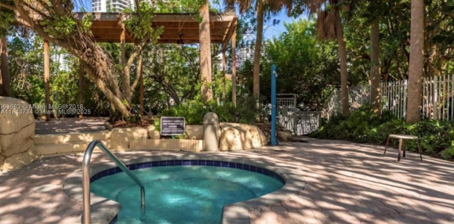 Condo in Aventura, Florida, 2 bedrooms  № 1838624