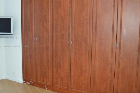 Condo in Aventura, Florida, 2 bedrooms  № 1838624 - photo 10