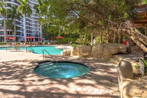 Condo in Aventura, Florida, 2 bedrooms  № 1838624 - photo 16