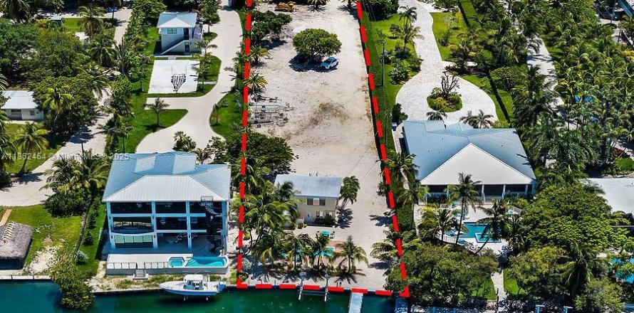 House in Islamorada, Village of Islands, Florida 2 bedrooms, 86.21 sq.m. № 1890280