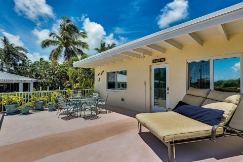 House in Islamorada, Village of Islands, Florida 2 bedrooms, 86.21 sq.m. № 1890280 - photo 6