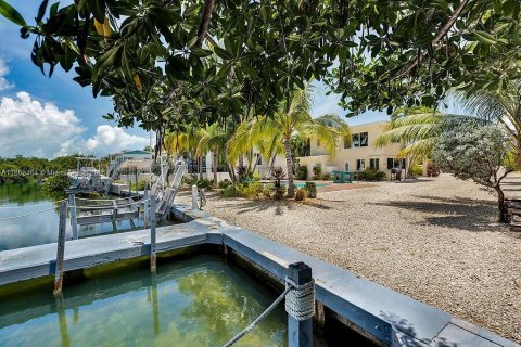 House in Islamorada, Village of Islands, Florida 2 bedrooms, 86.21 sq.m. № 1890280 - photo 25