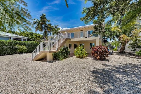 House in Islamorada, Village of Islands, Florida 2 bedrooms, 86.21 sq.m. № 1890280 - photo 3