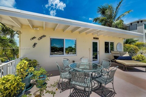 House in Islamorada, Village of Islands, Florida 2 bedrooms, 86.21 sq.m. № 1890280 - photo 7