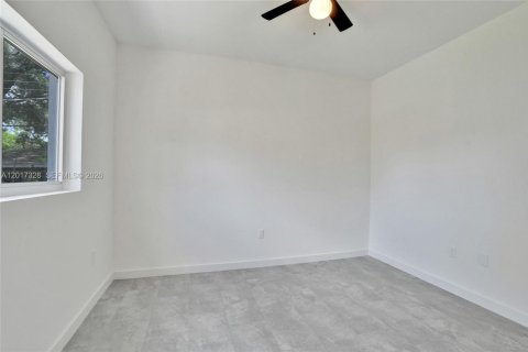 House in Fort Lauderdale, Florida 3 bedrooms № 2189413 - photo 13