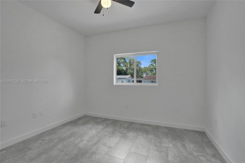 House in Fort Lauderdale, Florida 3 bedrooms № 2189413 - photo 15