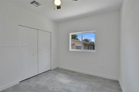 House in Fort Lauderdale, Florida 3 bedrooms № 2189413 - photo 11