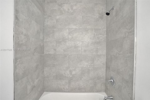 House in Fort Lauderdale, Florida 3 bedrooms № 2189413 - photo 17