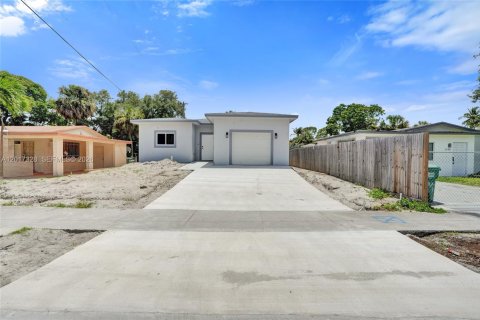 House in Fort Lauderdale, Florida 3 bedrooms № 2189413 - photo 2