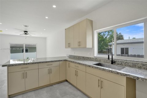 House in Fort Lauderdale, Florida 3 bedrooms № 2189413 - photo 6