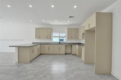 House in Fort Lauderdale, Florida 3 bedrooms № 2189413 - photo 5