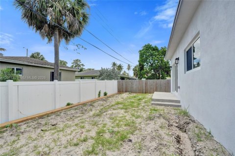 House in Fort Lauderdale, Florida 3 bedrooms № 2189413 - photo 4