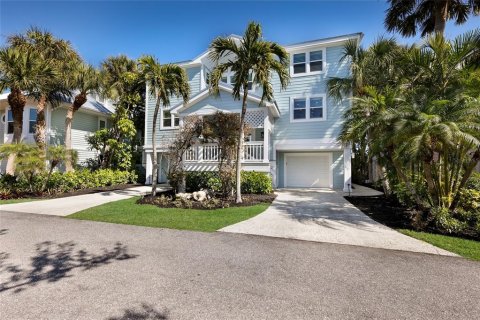 House in Boca Grande, Florida 3 bedrooms, 252.14 sq.m. № 2266971 - photo 2