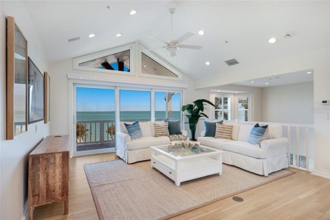 House in Boca Grande, Florida 3 bedrooms, 252.14 sq.m. № 2266971 - photo 25
