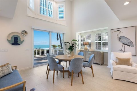House in Boca Grande, Florida 3 bedrooms, 252.14 sq.m. № 2266971 - photo 7