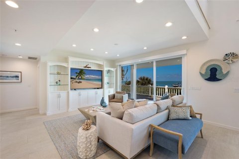 House in Boca Grande, Florida 3 bedrooms, 252.14 sq.m. № 2266971 - photo 6