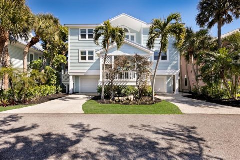 House in Boca Grande, Florida 3 bedrooms, 252.14 sq.m. № 2266971