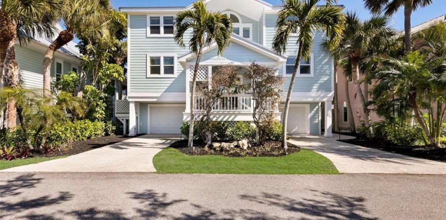House in Boca Grande, Florida 3 bedrooms, 252.14 sq.m. № 2266971
