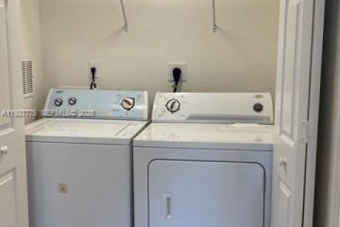 Copropriété à vendre à Doral, Floride: 3 chambres, 128.67 m2 № 1988113 - photo 10