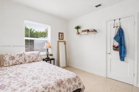 Villa ou maison à vendre à Miami, Floride: 5 chambres № 2191356 - photo 16