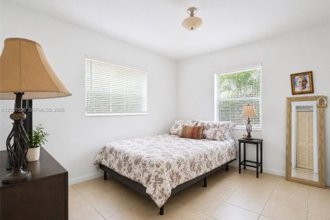 Villa ou maison à vendre à Miami, Floride: 5 chambres № 2191356 - photo 15