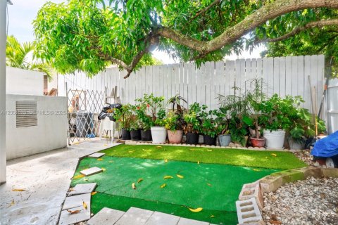 Villa ou maison à vendre à Miami, Floride: 5 chambres № 2191356 - photo 20