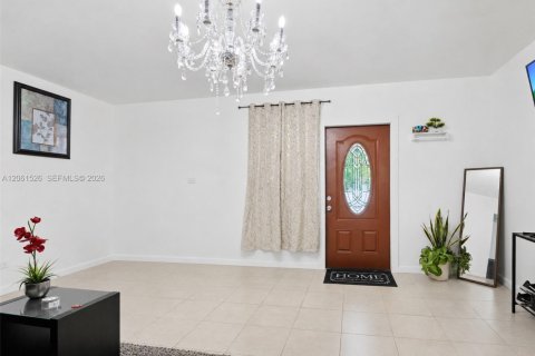 Villa ou maison à vendre à Miami, Floride: 5 chambres № 2191356 - photo 8