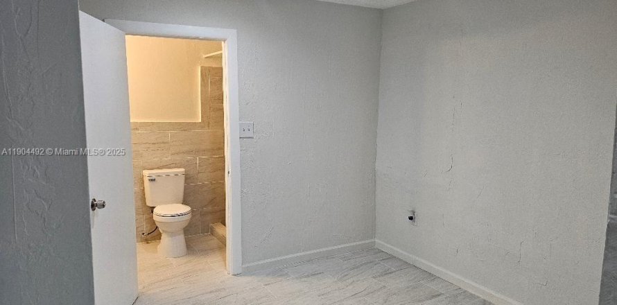 Immobilier commercial à Florida City, Floride 1 chambre, 120.31 m2 № 1956790