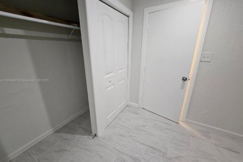 Immobilier commercial à louer à Florida City, Floride: 1 chambre, 120.31 m2 № 1956790 - photo 4