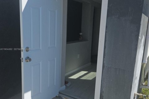 Immobilier commercial à louer à Florida City, Floride: 1 chambre, 120.31 m2 № 1956790 - photo 5