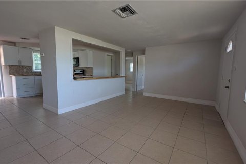 House in Holiday, Florida 2 bedrooms, 84.08 sq.m. № 2391224 - photo 3