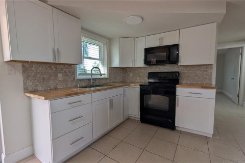 House in Holiday, Florida 2 bedrooms, 84.08 sq.m. № 2391224 - photo 6