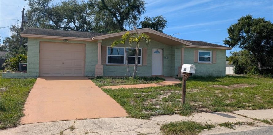 House in Holiday, Florida 2 bedrooms, 84.08 sq.m. № 2391224