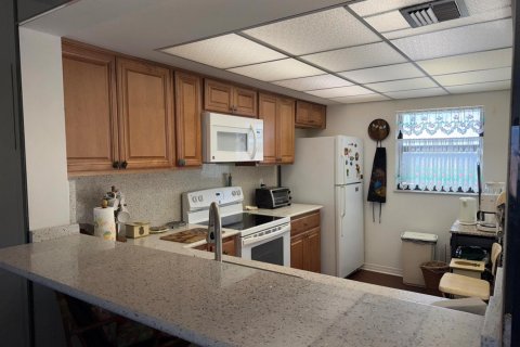 Condo in Jensen Beach, Florida, 2 bedrooms  № 2175389 - photo 10