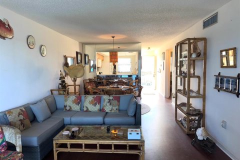 Condo in Jensen Beach, Florida, 2 bedrooms  № 2175389 - photo 7