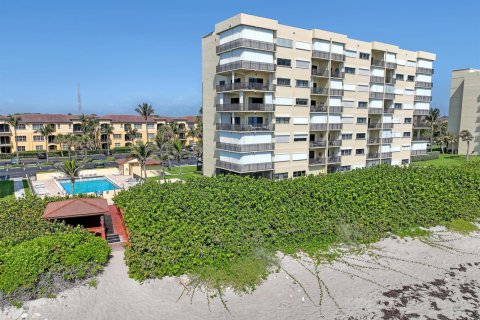Condo in Jensen Beach, Florida, 2 bedrooms  № 2175389 - photo 27