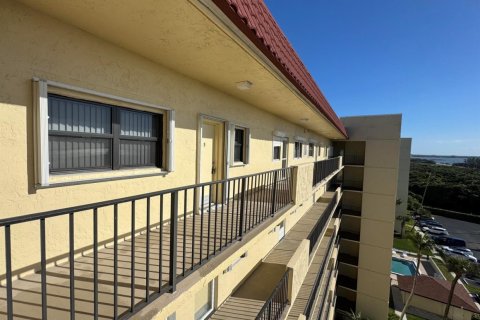 Condo in Jensen Beach, Florida, 2 bedrooms  № 2175389 - photo 4