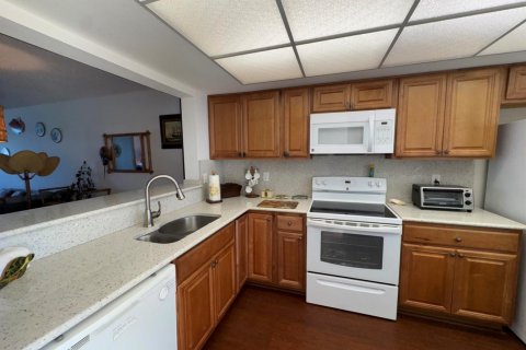 Condo in Jensen Beach, Florida, 2 bedrooms  № 2175389 - photo 12