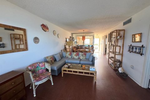 Condo in Jensen Beach, Florida, 2 bedrooms  № 2175389 - photo 6
