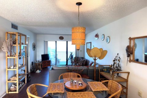 Condo in Jensen Beach, Florida, 2 bedrooms  № 2175389 - photo 8