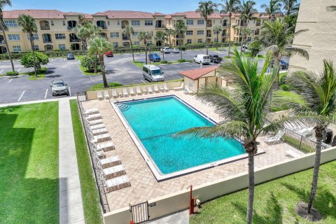 Condo in Jensen Beach, Florida, 2 bedrooms  № 2175389 - photo 29