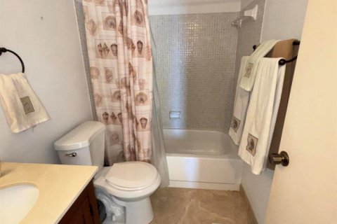 Condo in Jensen Beach, Florida, 2 bedrooms  № 2175389 - photo 22