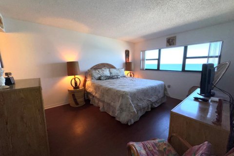 Condo in Jensen Beach, Florida, 2 bedrooms  № 2175389 - photo 15