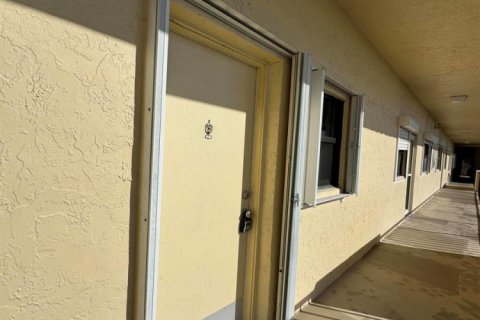 Condo in Jensen Beach, Florida, 2 bedrooms  № 2175389 - photo 5