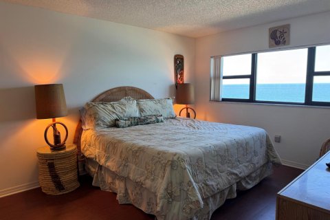Condo in Jensen Beach, Florida, 2 bedrooms  № 2175389 - photo 14